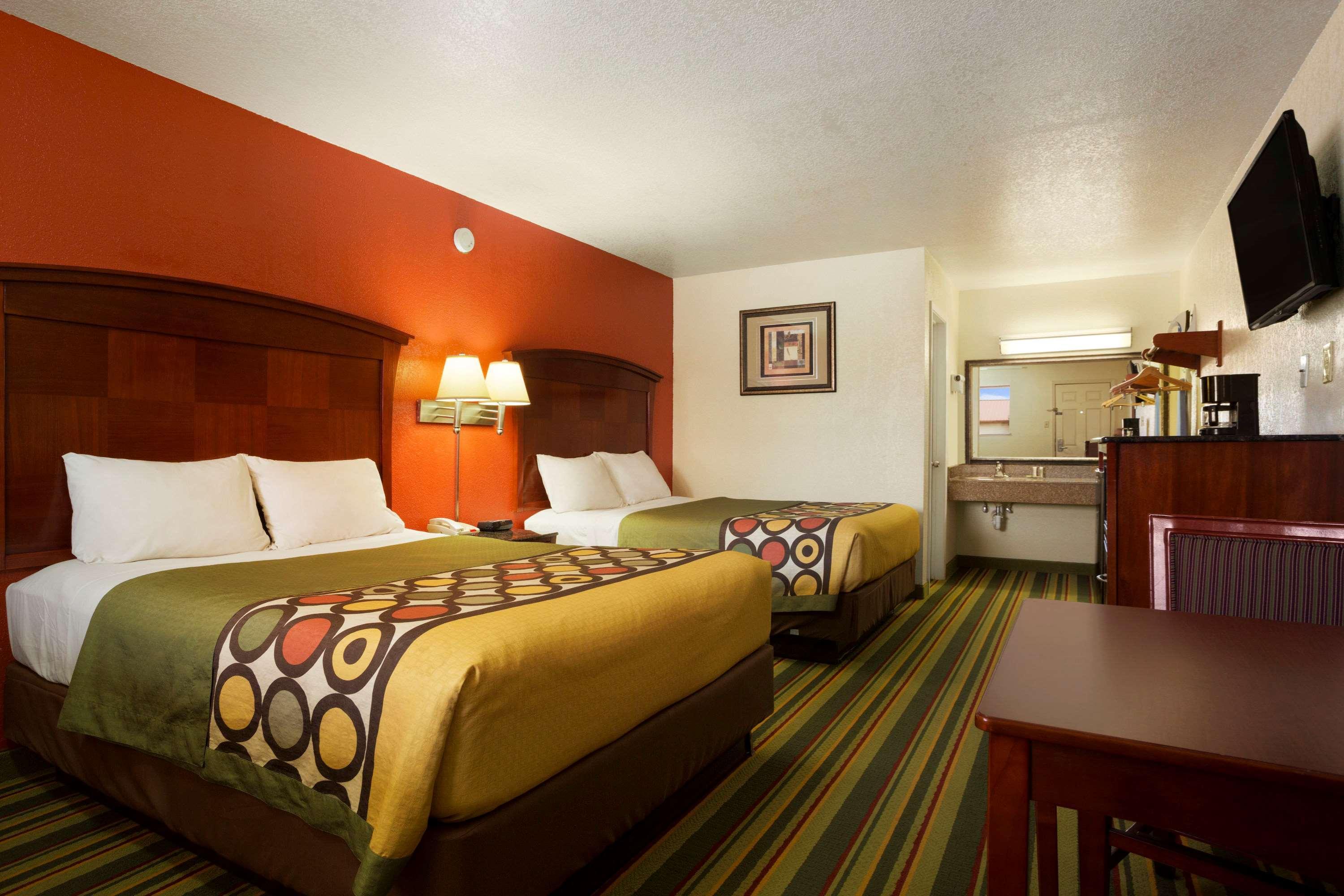 Super 8 By Wyndham Pleasanton Motel Kültér fotó