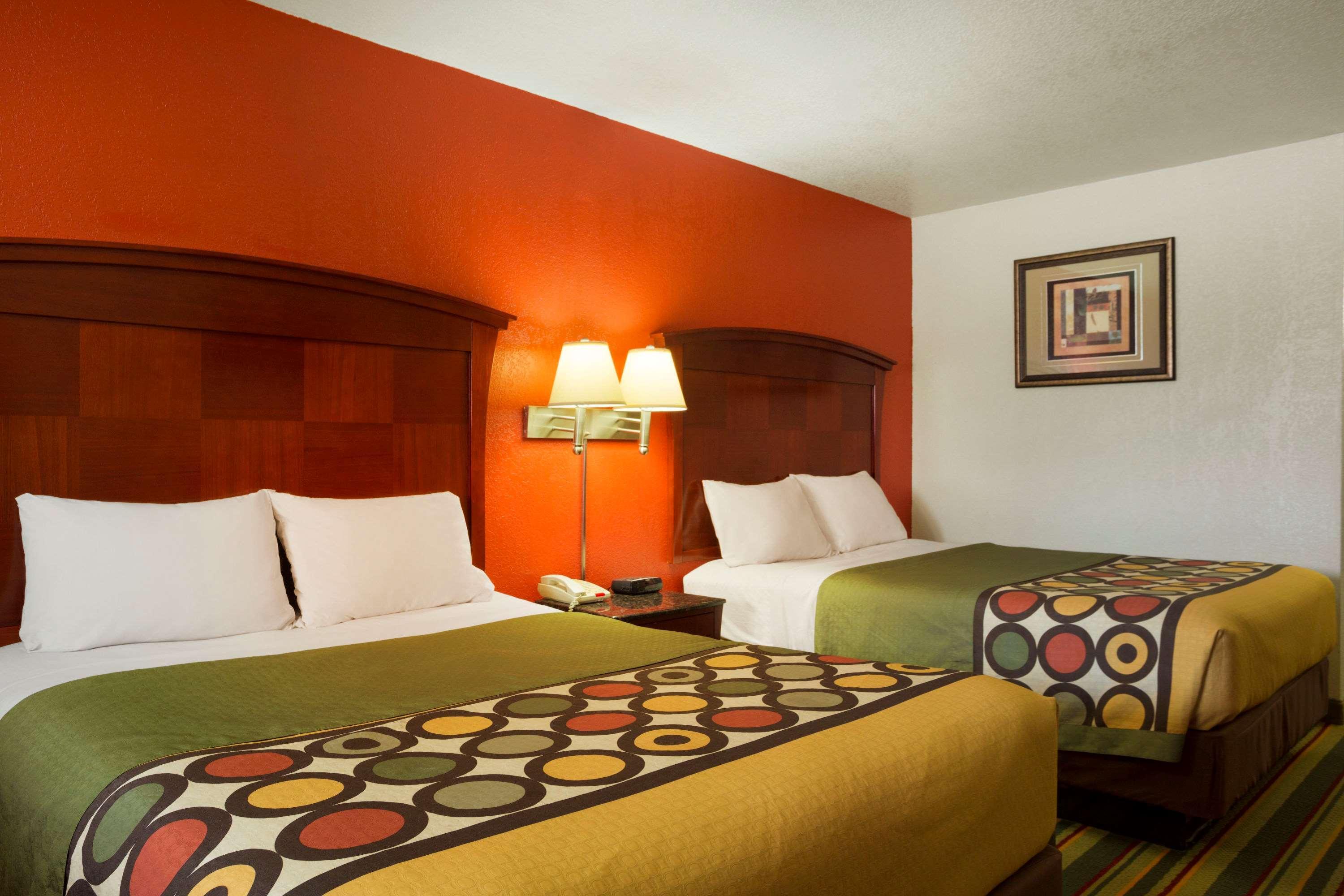 Super 8 By Wyndham Pleasanton Motel Kültér fotó