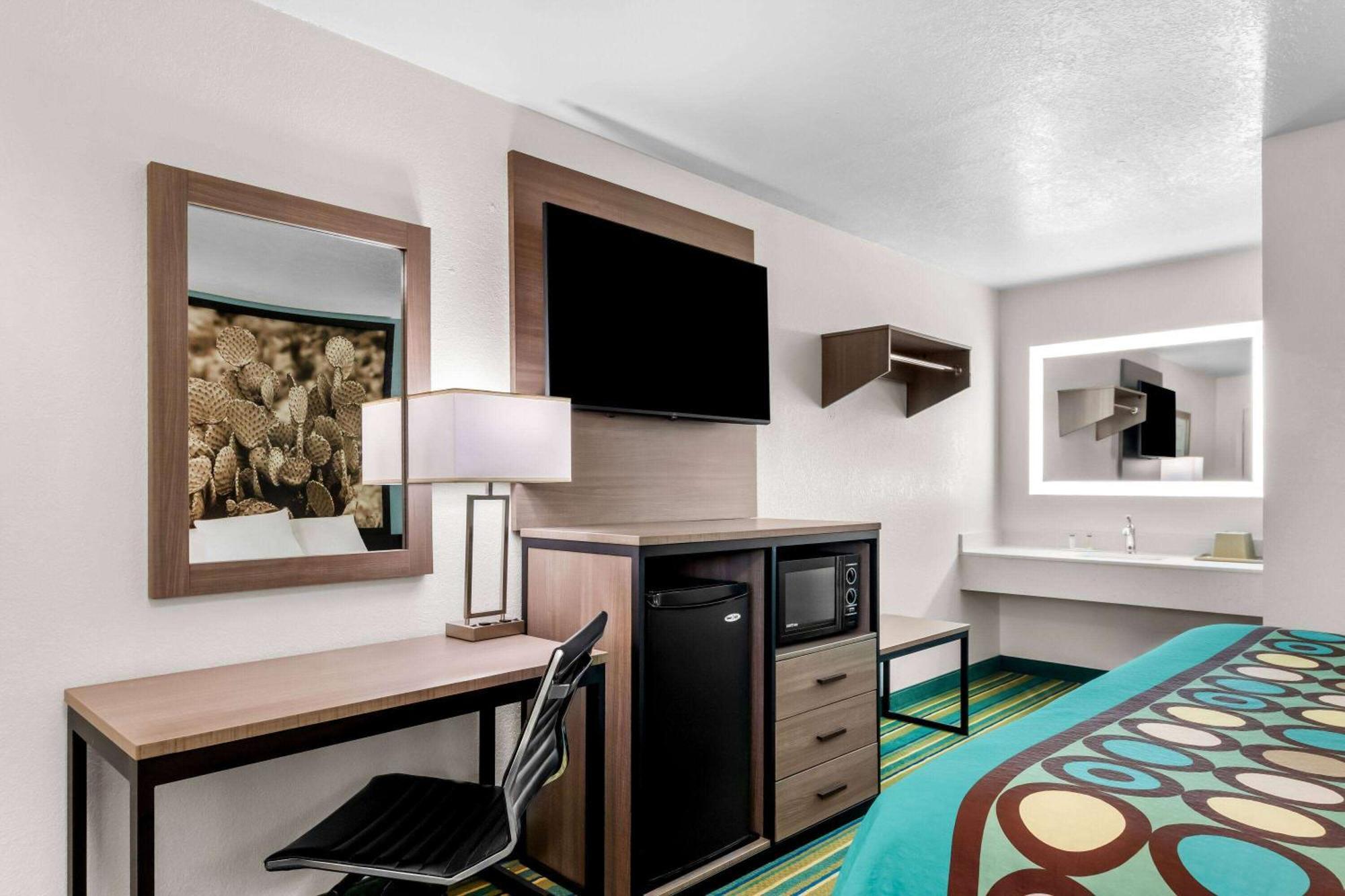 Super 8 By Wyndham Pleasanton Motel Kültér fotó