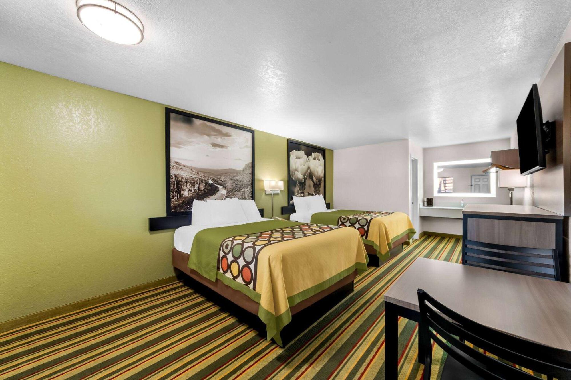 Super 8 By Wyndham Pleasanton Motel Kültér fotó