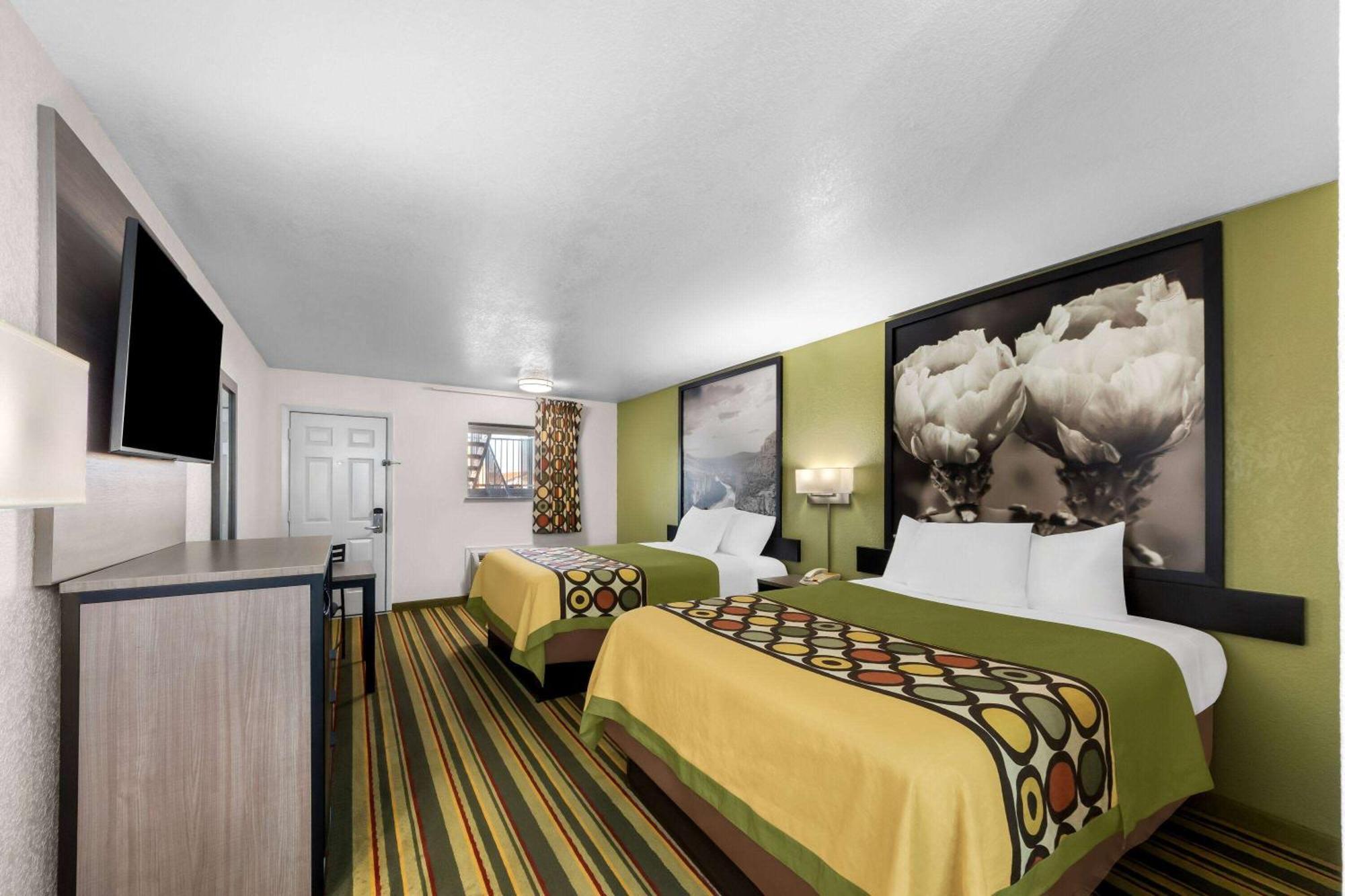 Super 8 By Wyndham Pleasanton Motel Kültér fotó