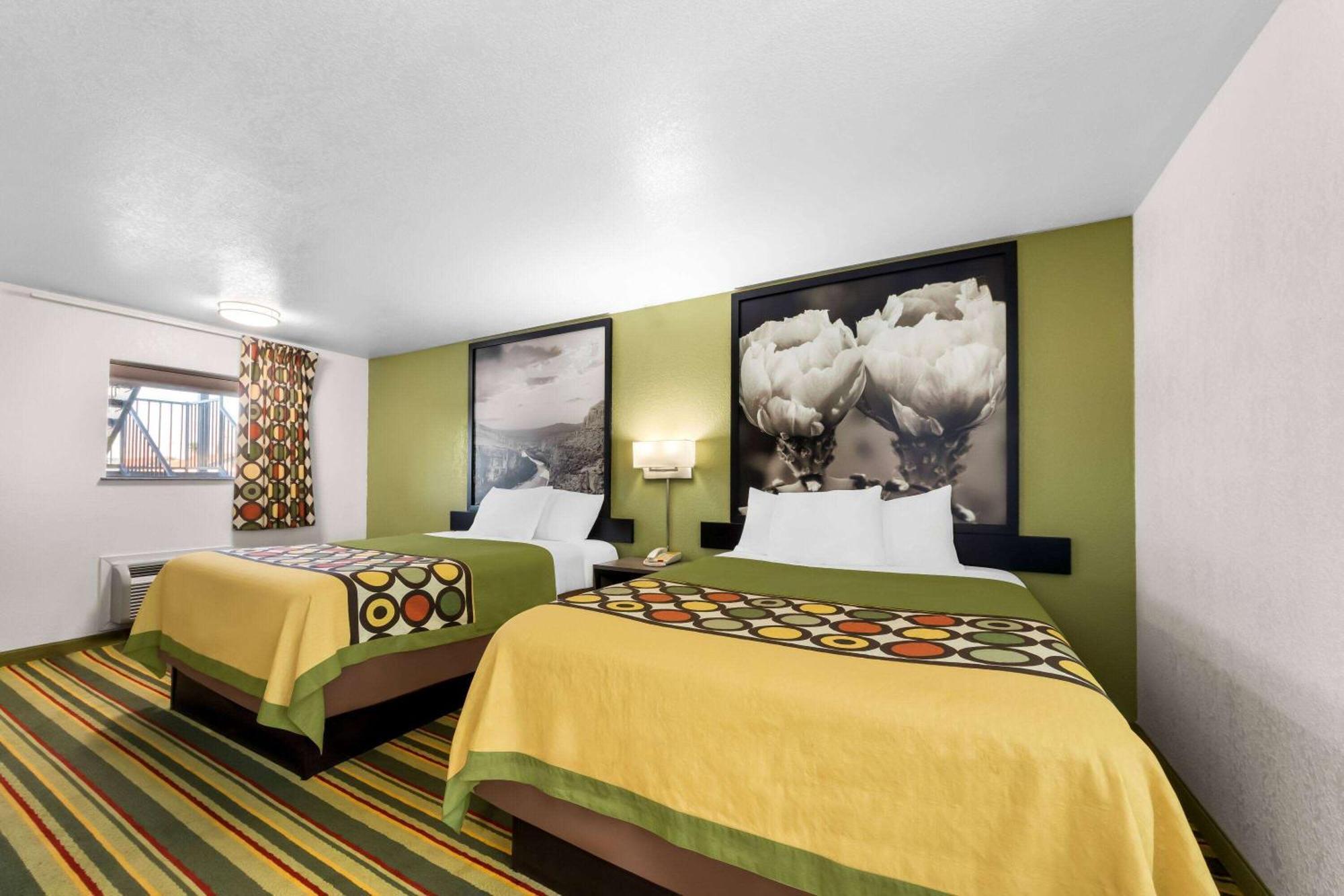 Super 8 By Wyndham Pleasanton Motel Kültér fotó