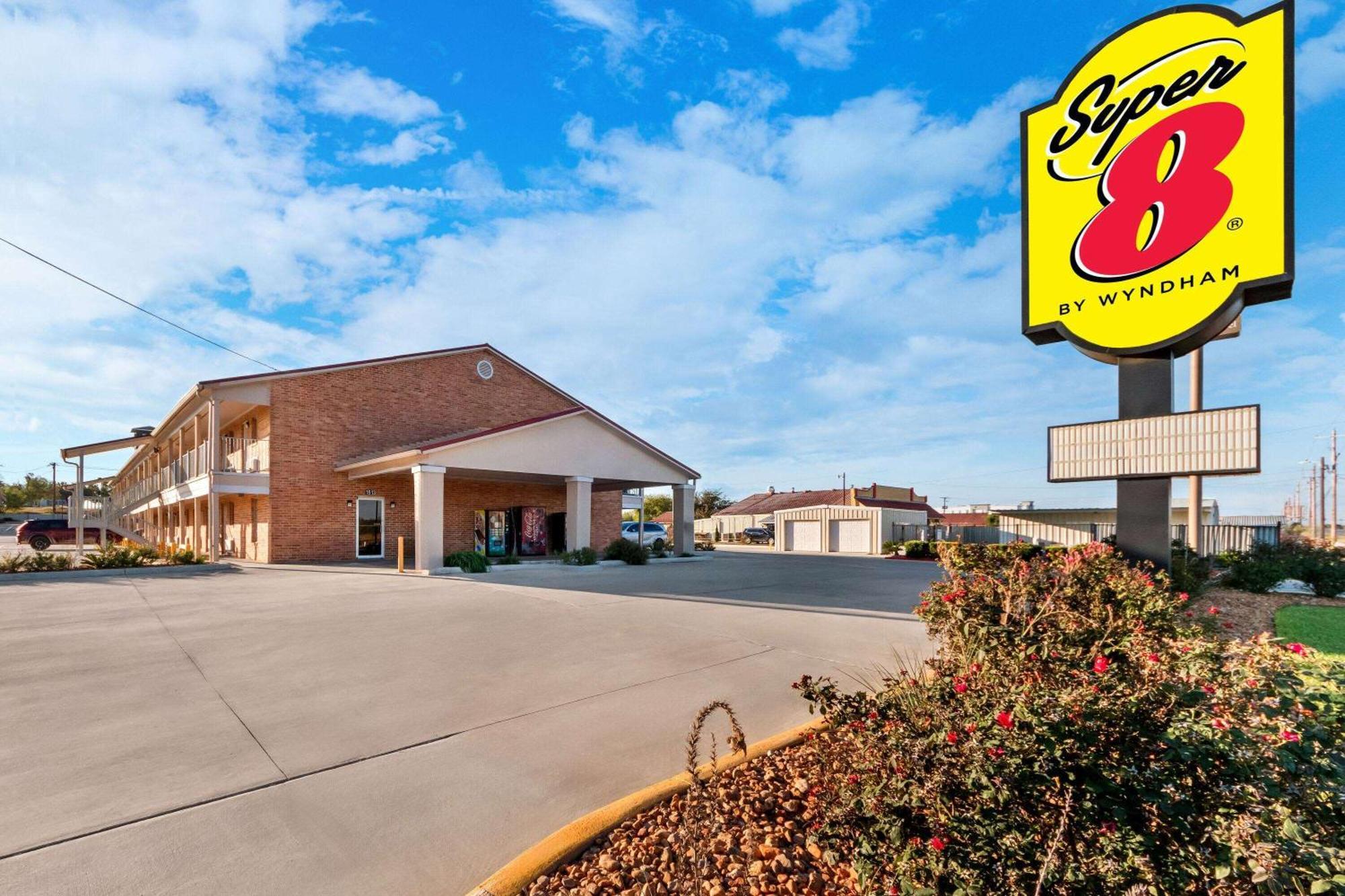 Super 8 By Wyndham Pleasanton Motel Kültér fotó
