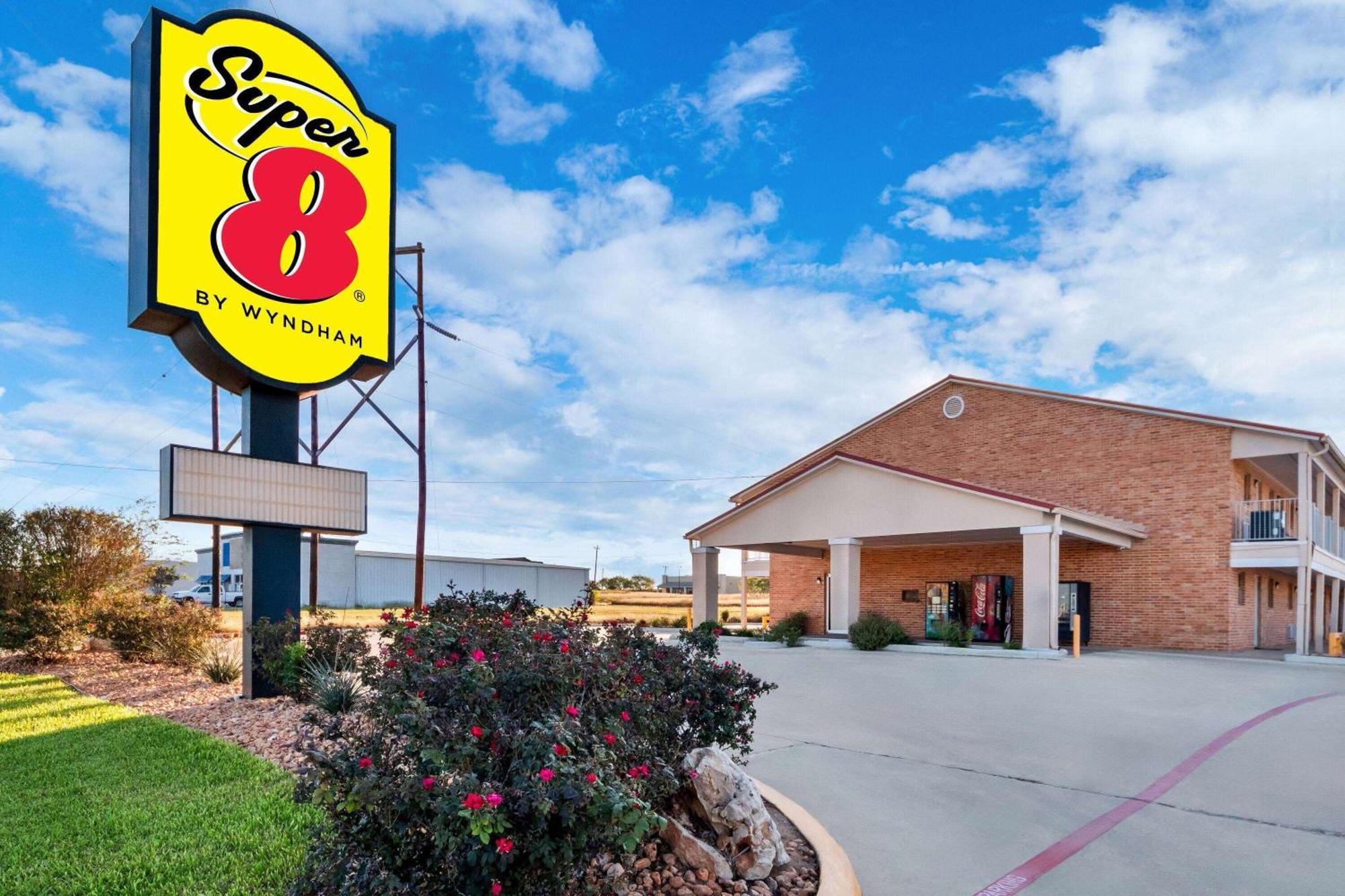 Super 8 By Wyndham Pleasanton Motel Kültér fotó