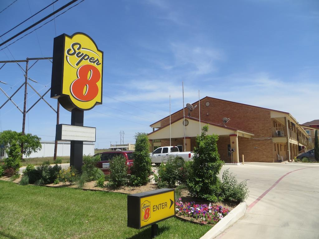 Super 8 By Wyndham Pleasanton Motel Kültér fotó
